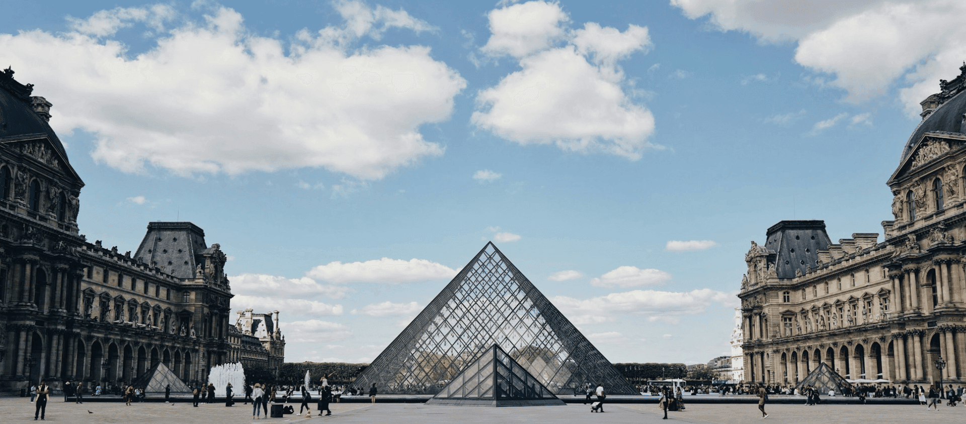 A white and grey concrete museum