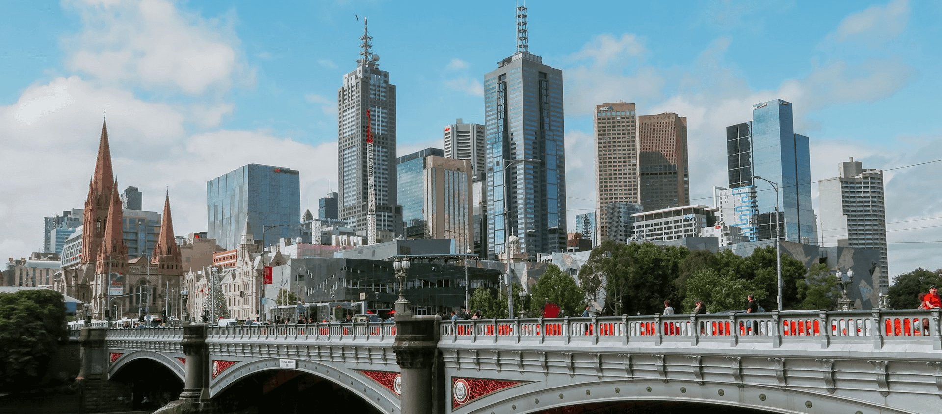 Melbourne city skyline and Princes Bridge along the Yarra River.